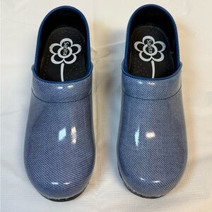 Sanita Women’s Medical Danish Clog Blue Stripes Size 37 Slip Resistant